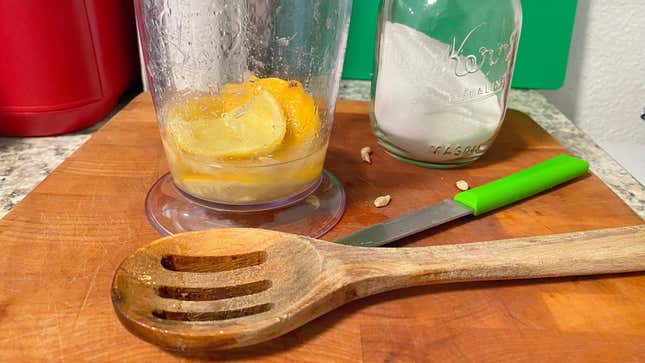 Image for article titled Turn a Whole Lemon Into a Glass of Lemonade